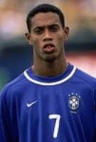 Überlistete Seaman mit einem 30-Meter-Freistoß-Heber und sah kurz darauf Rot: Ronaldinho