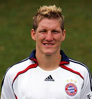 Vor dem Spiel noch gescholten, rettete er Bayern den Dreier: Bastian Schweinsteiger