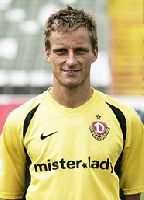 Vielleicht doch noch ein Kandidat für Liga zwei:
<br>Dynamo Dresden mit Torschütze Ronny Nikol