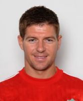 Zum glücklichen Ende durfte der Liverpooler Kapitän den Pokal stemmen: Steven Gerrard