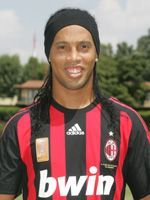 Entschied mit seinem ersten Tor für den AC das Mailänder Derby: Ronaldinho